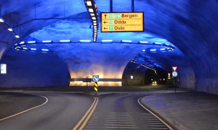 Rond-point à l’intérieur d’un tunnel routier norvégien