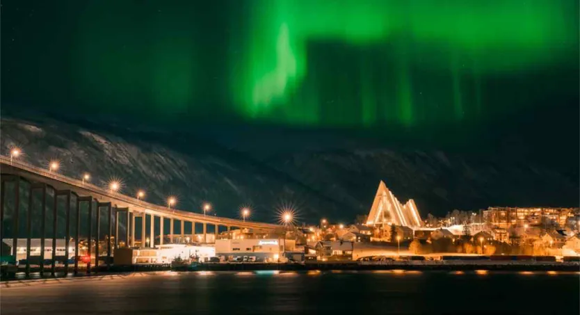 Northern lights over the Tromsø Bridge and the Arctic Cathedral